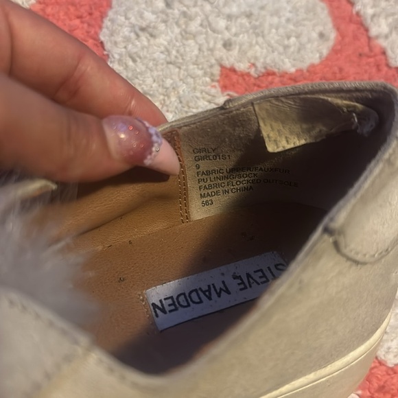 Steve Madden tan shoes with fur pom Pom - Picture 8 of 12
